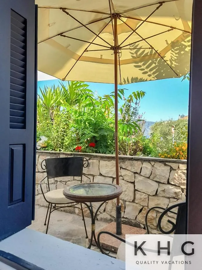 Seaside Ground Floor Elegant Suite In Fiskardo! 20 Steps From Zavalata Beach! 0*, Fiskardo