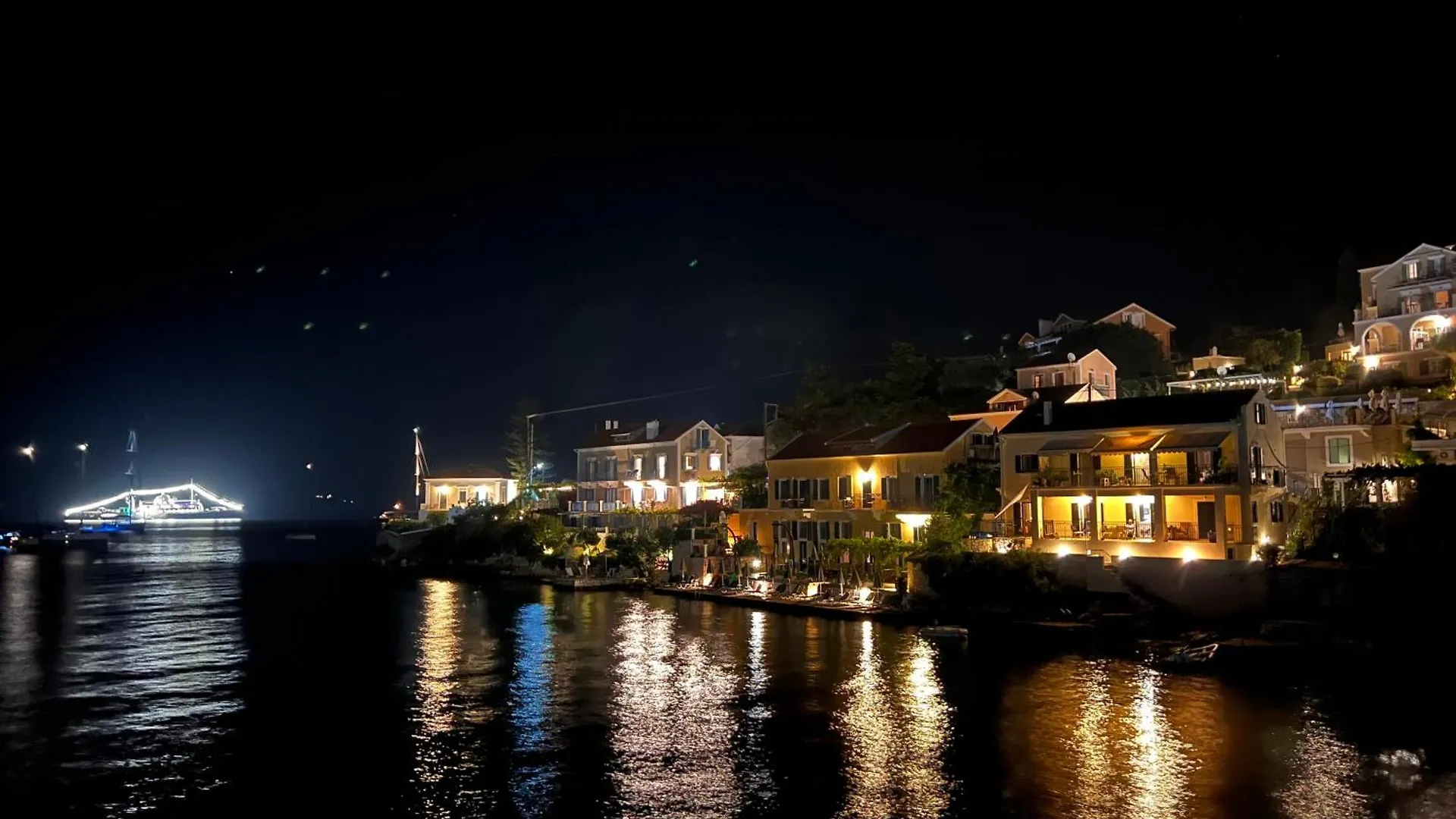 Seaside Ground Floor Elegant Suite In Fiskardo! 20 Steps From Zavalata Beach! 0*, Fiskardo Greece
